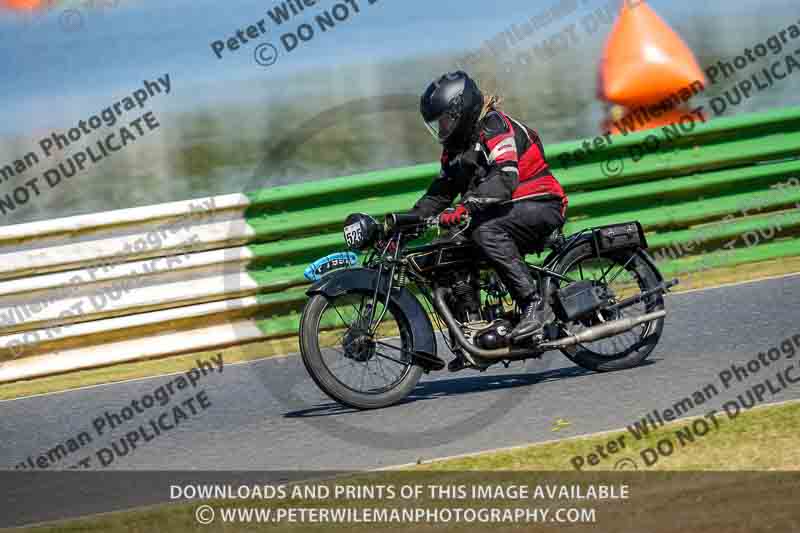 Vintage motorcycle club;eventdigitalimages;mallory park;mallory park trackday photographs;no limits trackdays;peter wileman photography;trackday digital images;trackday photos;vmcc festival 1000 bikes photographs